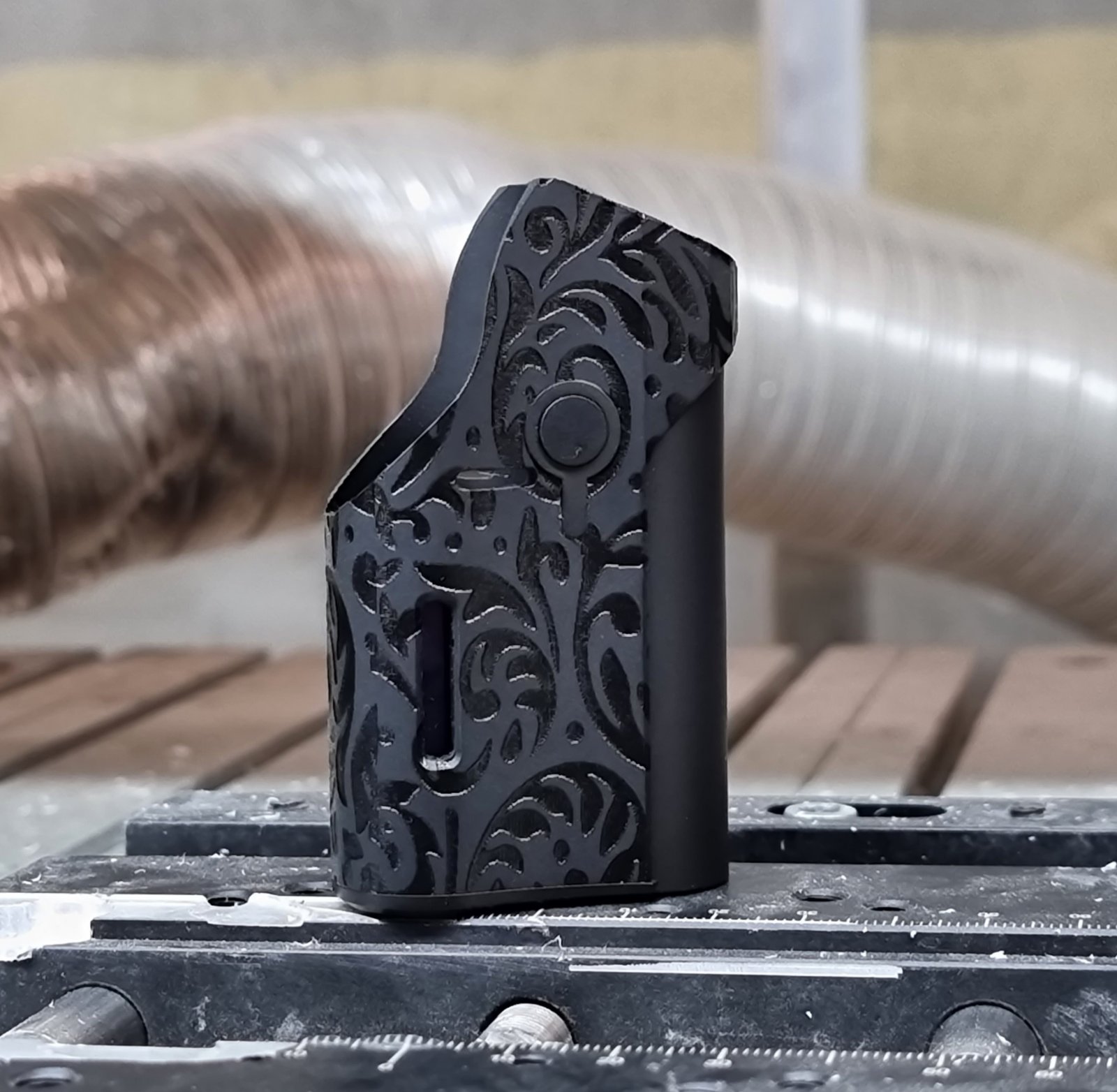 PRISMA SBS Engrave Body Cerakote Black Rose - The Vaper